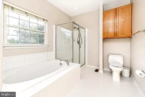 Bath - 20885 Conesus Sq, Ashburn, VA 20147 photo 1 of 4