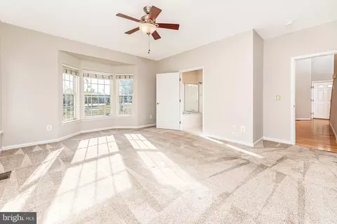 Living - 20885 Conesus Sq, Ashburn, VA 20147 photo 8 of 8