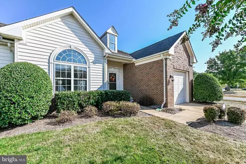 Exterior - 20885 Conesus Sq, Ashburn, VA 20147 photo 5 of 8