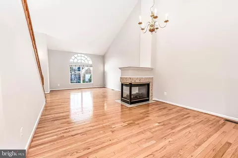 Living - 20885 Conesus Sq, Ashburn, VA 20147 photo 4 of 8