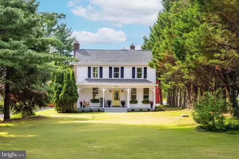 7 E Loudoun St, Round Hill, VA 20141