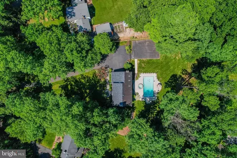 View/Area - 116 Lake Dr, Sterling, VA 20164 photo 2 of 2