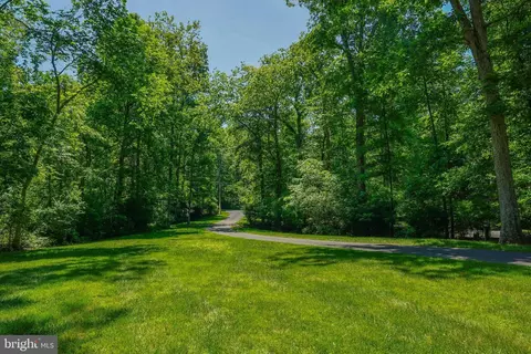 Exterior - 116 Lake Dr, Sterling, VA 20164 photo 3 of 7
