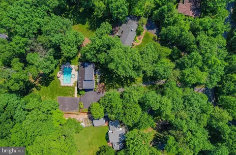 View/Area - 116 Lake Dr, Sterling, VA 20164 photo 1 of 2