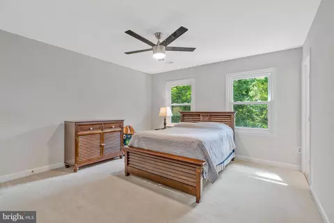 Bedroom - 116 Lake Dr, Sterling, VA 20164 photo 4 of 4