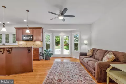 Entry Way - 116 Lake Dr, Sterling, VA 20164 photo 6 of 9
