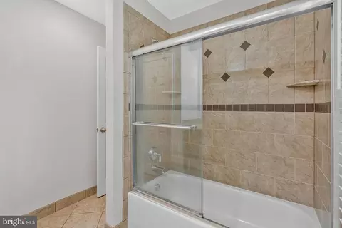 Bath - 116 Lake Dr, Sterling, VA 20164 photo 3 of 5