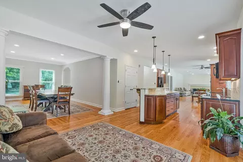 Entry Way - 116 Lake Dr, Sterling, VA 20164 photo 7 of 9
