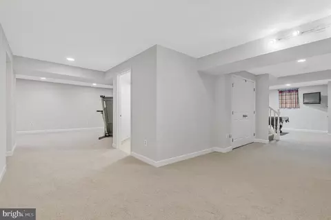 Entry Way - 116 Lake Dr, Sterling, VA 20164 photo 9 of 9