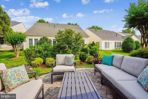 Exterior - 44484 Blueridge Meadows Dr, Ashburn, VA 20147 photo 2 of 9