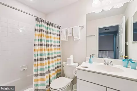 Bath - 44484 Blueridge Meadows Dr, Ashburn, VA 20147 photo 4 of 4