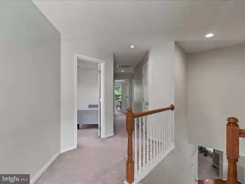 Entry Way - 43036 Hedgeapple Ct, Ashburn, VA 20147 photo 2 of 3