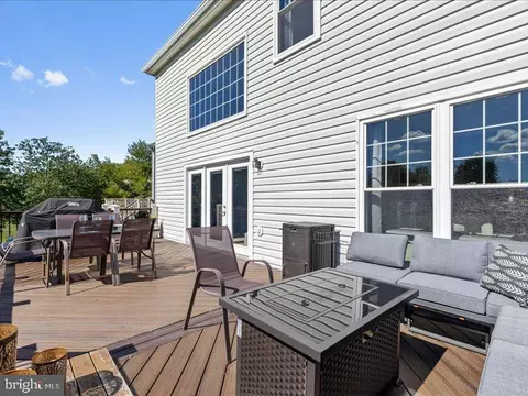 Exterior - 43036 Hedgeapple Ct, Ashburn, VA 20147 photo 8 of 14