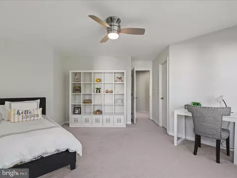 Bedroom - 43036 Hedgeapple Ct, Ashburn, VA 20147 photo 6 of 8