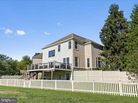 Exterior - 43036 Hedgeapple Ct, Ashburn, VA 20147 photo 12 of 14