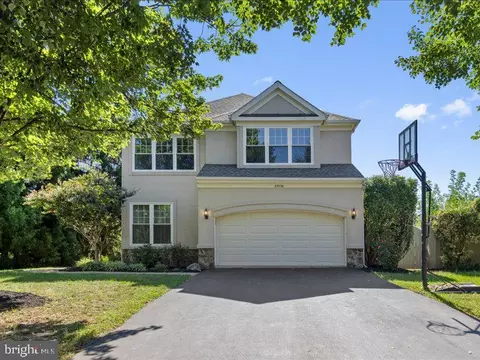 Exterior - 43036 Hedgeapple Ct, Ashburn, VA 20147 photo 2 of 14