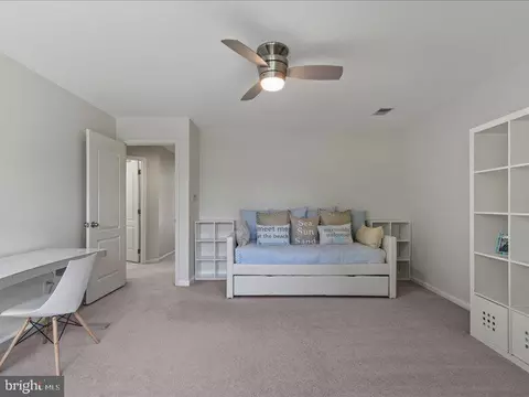 Bedroom - 43036 Hedgeapple Ct, Ashburn, VA 20147 photo 8 of 8