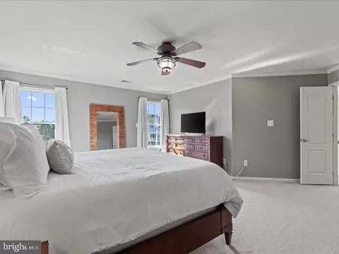 Bedroom - 43036 Hedgeapple Ct, Ashburn, VA 20147 photo 3 of 8