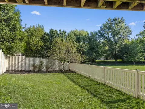 Exterior - 43036 Hedgeapple Ct, Ashburn, VA 20147 photo 9 of 14