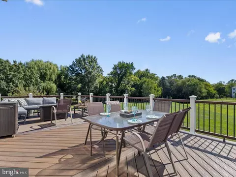 Exterior - 43036 Hedgeapple Ct, Ashburn, VA 20147 photo 7 of 14