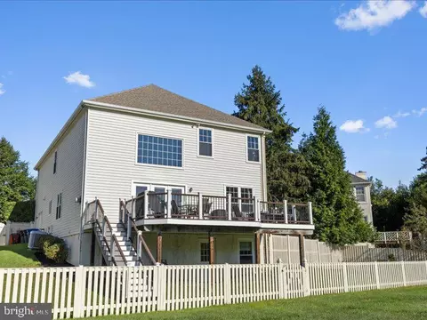 Exterior - 43036 Hedgeapple Ct, Ashburn, VA 20147 photo 11 of 14
