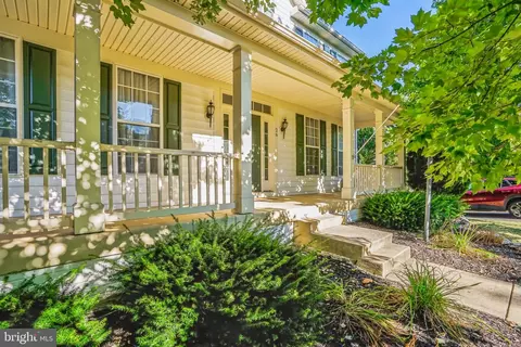 26 Cooper Run St, Lovettsville, VA 20180