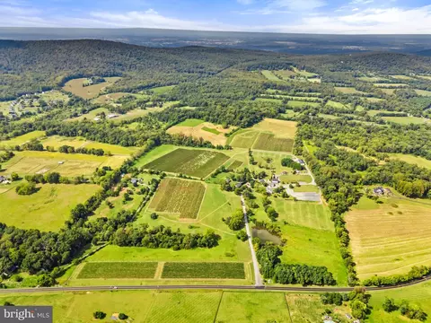 14001 Harpers Ferry Rd, Hillsboro, VA 20132