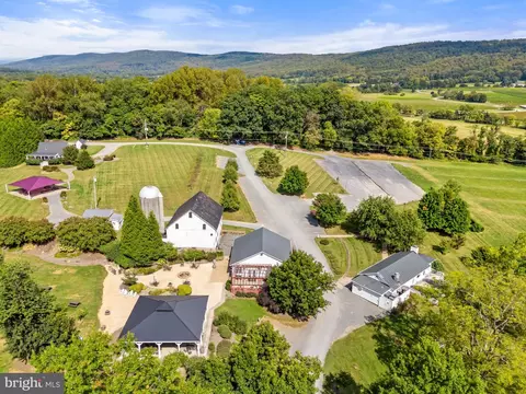 14001 Harpers Ferry Rd, Hillsboro, VA 20132