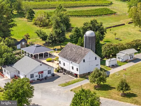 14001 Harpers Ferry Rd, Hillsboro, VA 20132