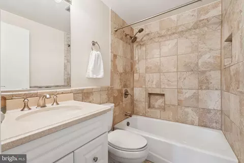 Bath - 33 Devon Ct, Sterling, VA 20165 photo 1 of 2