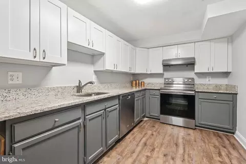 Kitchen - 33 Devon Ct, Sterling, VA 20165 photo 3 of 3