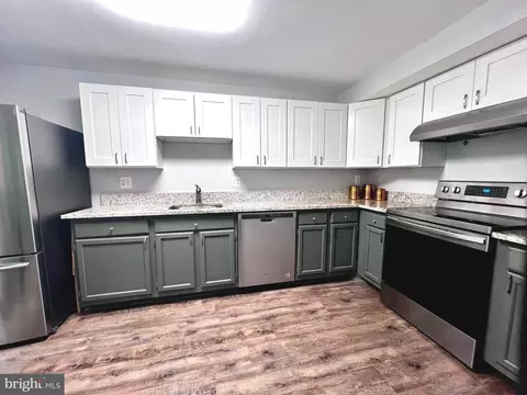 Kitchen - 33 Devon Ct, Sterling, VA 20165 photo 1 of 3