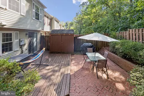 Exterior - 33 Devon Ct, Sterling, VA 20165 photo 4 of 7