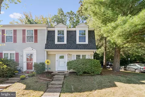 Exterior - 33 Devon Ct, Sterling, VA 20165 photo 2 of 7