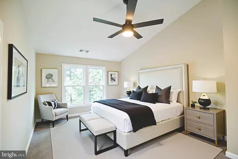 Bedroom - 43866 Laburnum Sq, Ashburn, VA 20147 photo 3 of 4