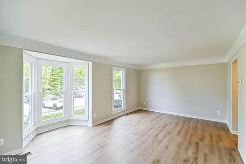 Living - 43866 Laburnum Sq, Ashburn, VA 20147 photo 2 of 7