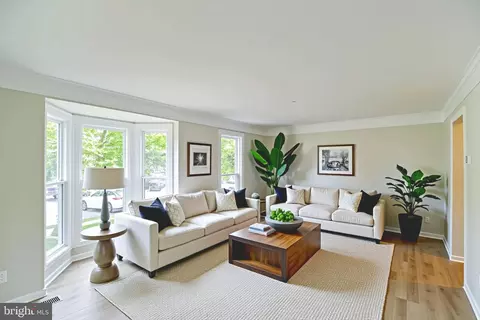 Living - 43866 Laburnum Sq, Ashburn, VA 20147 photo 1 of 7