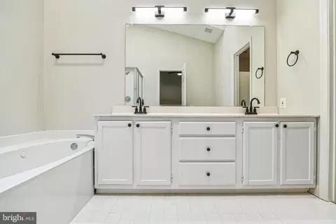 Bath - 43866 Laburnum Sq, Ashburn, VA 20147 photo 1 of 4