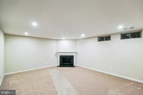 Living - 43866 Laburnum Sq, Ashburn, VA 20147 photo 6 of 7