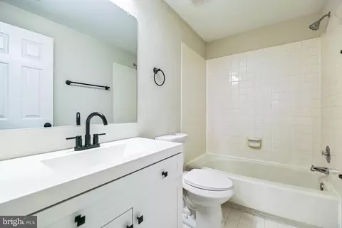 Bath - 43866 Laburnum Sq, Ashburn, VA 20147 photo 3 of 4