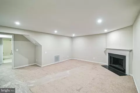 Living - 43866 Laburnum Sq, Ashburn, VA 20147 photo 7 of 7