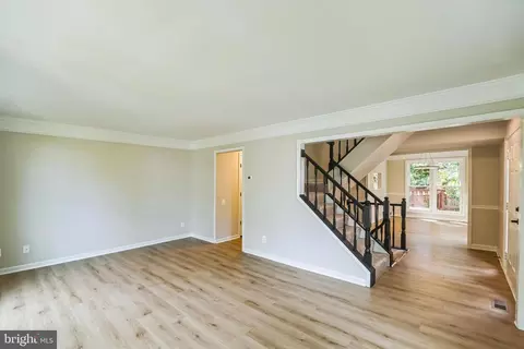 Living - 43866 Laburnum Sq, Ashburn, VA 20147 photo 4 of 7