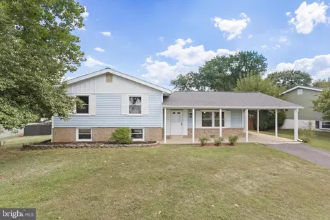 736 N York Rd, Sterling, VA 20164