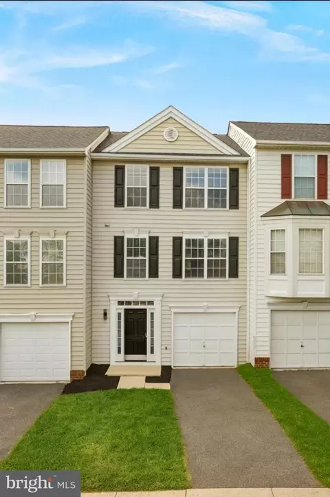 17363 Avion Sq, Round Hill, VA 20141