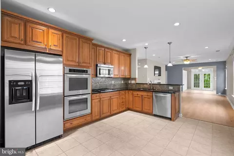 Kitchen - 44357 Sunset Maple Dr, Ashburn, VA 20147 photo 2 of 2