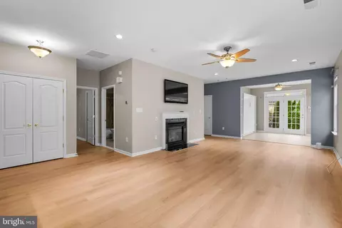 Living - 44357 Sunset Maple Dr, Ashburn, VA 20147 photo 2 of 6