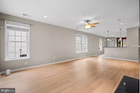 Living - 44357 Sunset Maple Dr, Ashburn, VA 20147 photo 5 of 6