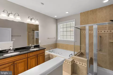 Bath - 44357 Sunset Maple Dr, Ashburn, VA 20147 photo 3 of 4
