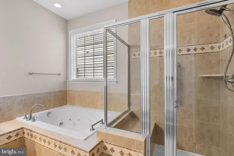 Bath - 44357 Sunset Maple Dr, Ashburn, VA 20147 photo 4 of 4