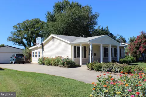 111 N Hickory Rd, Sterling, VA 20164